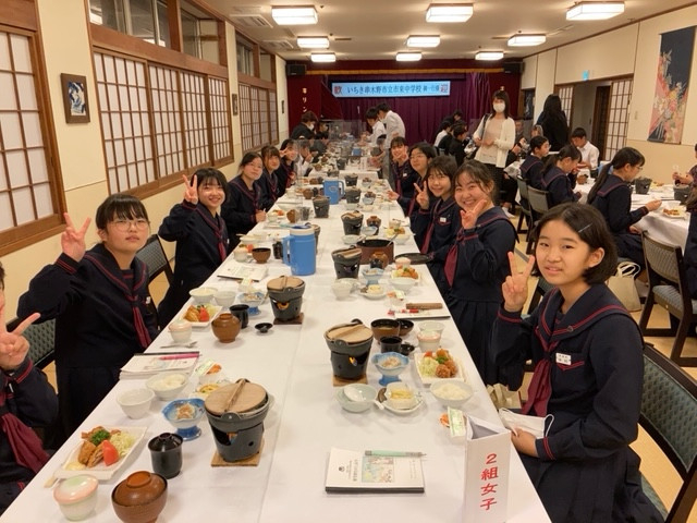 ２日目宿到着　夕食の時間です。