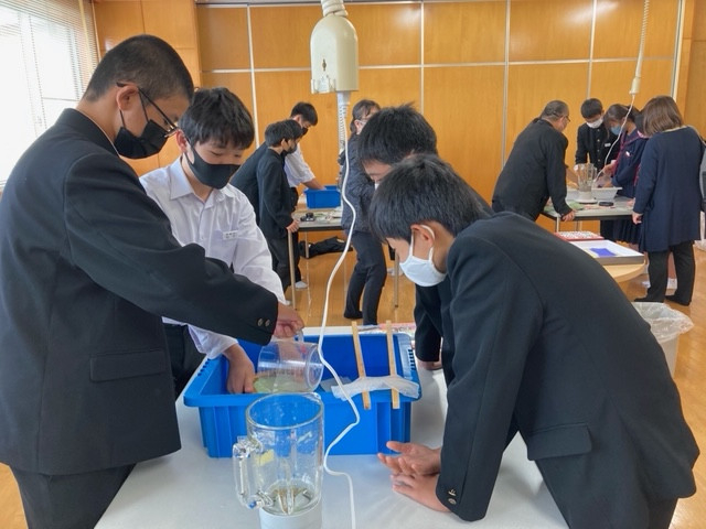 紙漉き体験で SDG s